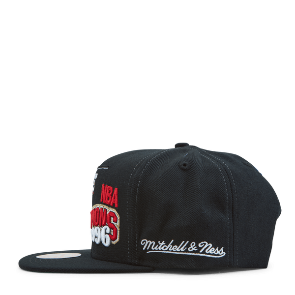 Bulls 1996 Champions Wave Snapback