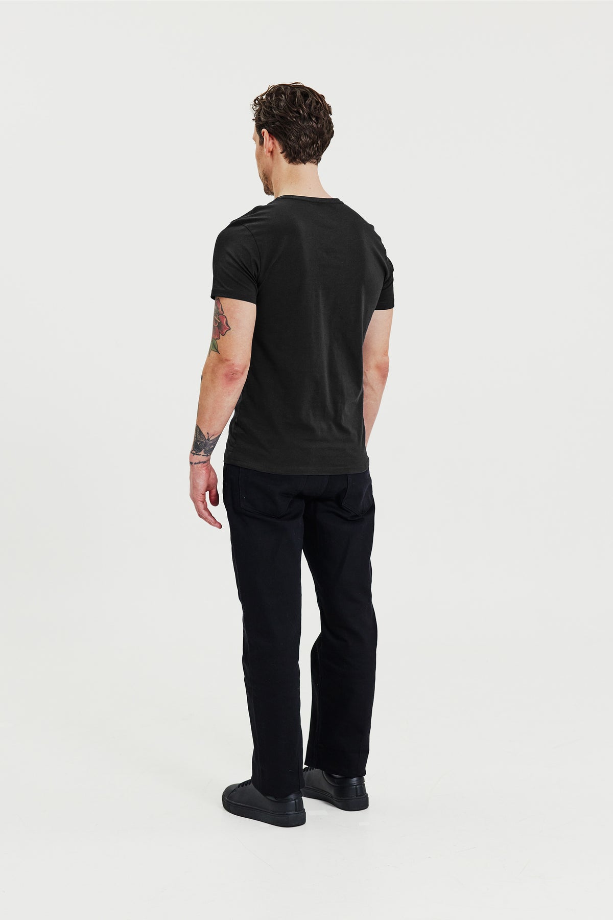Crew-Neck Slim Black